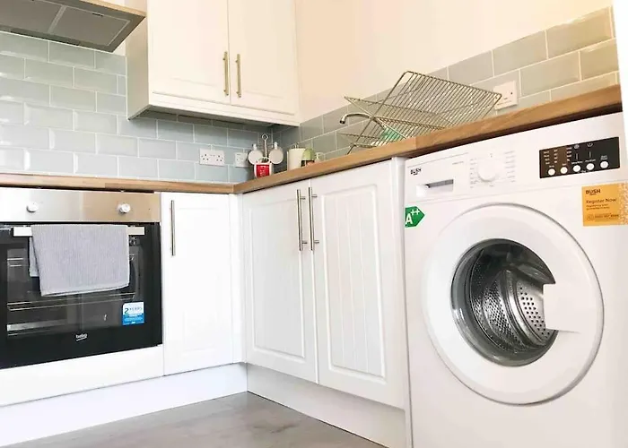 Central Stylish 2Bedroom Apt With Free Parking